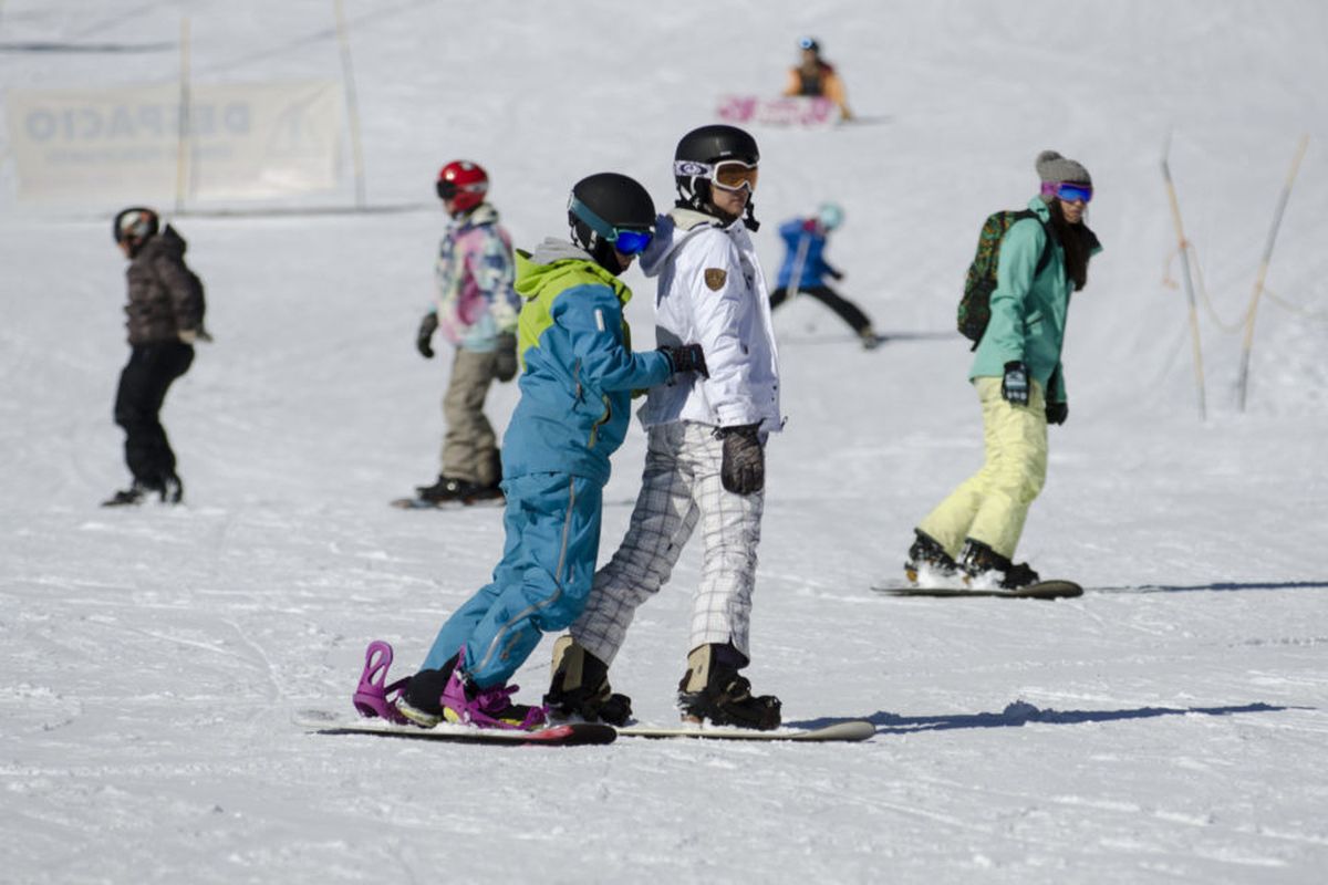 Provincia del Neuquén curso de esquí y snowboard en Chapelco