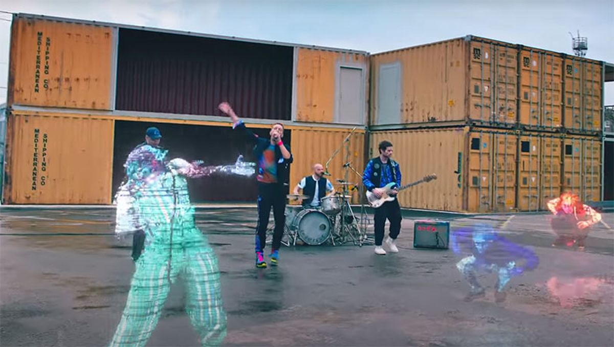 Coldplay descubre un extraño planeta en el video de “Higher Power”